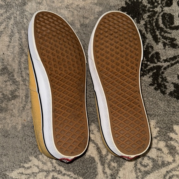 Vans - Picture 3 of 4